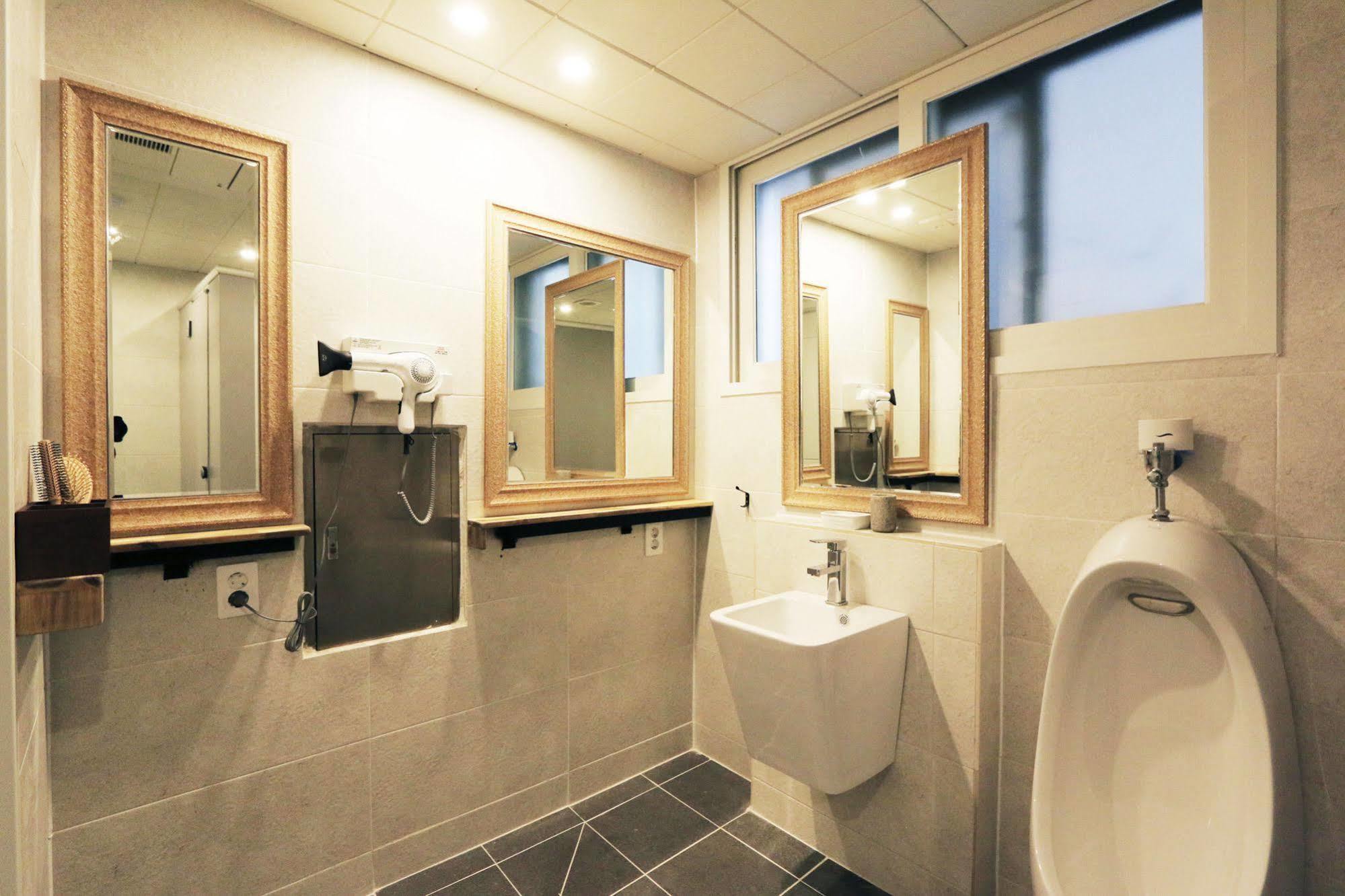 Blueboat Hostel Csondzsu Kültér fotó
